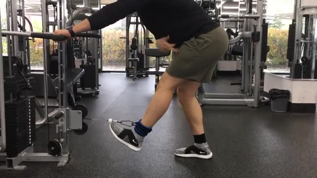 Bài tập mông cho nam Cable Hip Extension