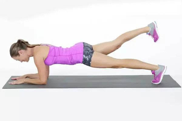 Plank nâng chân - Một trong các biến thể của plank