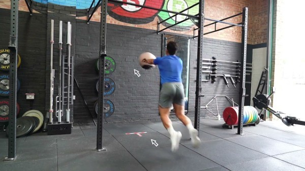 Bài tập Medicine Ball Broad Jumps