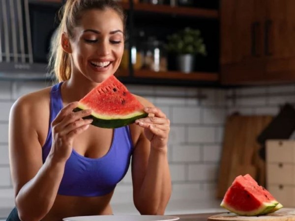 Ăn dưa hấu bao nhiêu để bổ sung đủ lượng protein cần thiết?