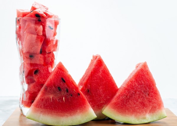 Dưa hấu và chế độ ăn kiêng: protein, carbohydrate và chất xơ