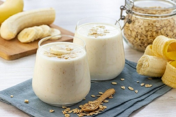 Kết hợp chuối với sữa chua hoặc các loại hạt