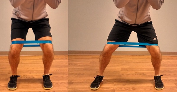 Đá chân sang ngang với dây kháng lực (side leg raises)